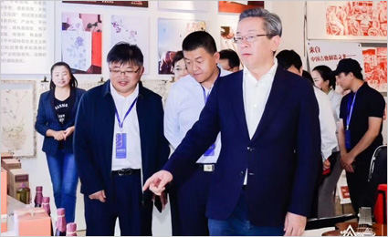 贵州省常委、省委宣传部部长卢雍政一行调研赤水曾氏晒醋