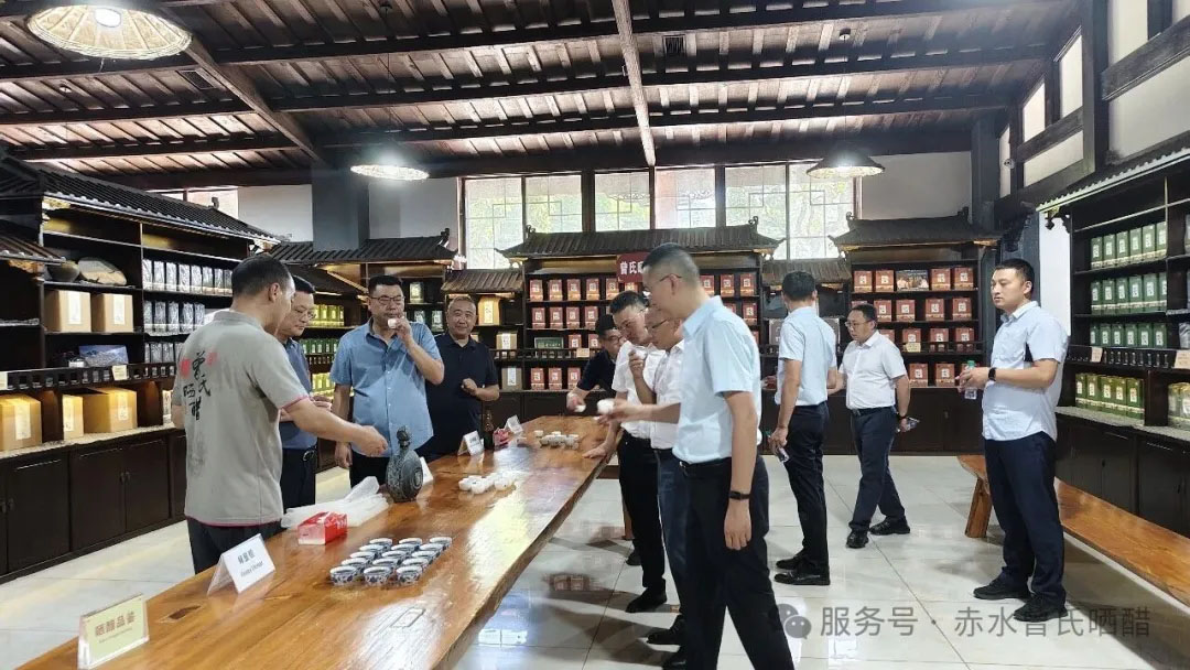 遵义市委副书记梁铮一行莅临曾氏晒醋调研指导/